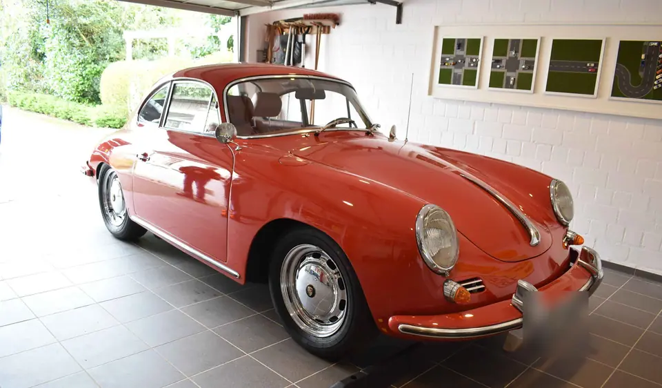 Roter Porsche 356 bei der Besichtigung für ein Oldtimer-Gutachten